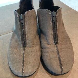 Aerosoles Leather zip up shoes